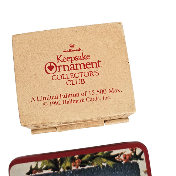 Lot of 4 miniature Christmas holiday boxes china tin resin - Picture 6 of 10